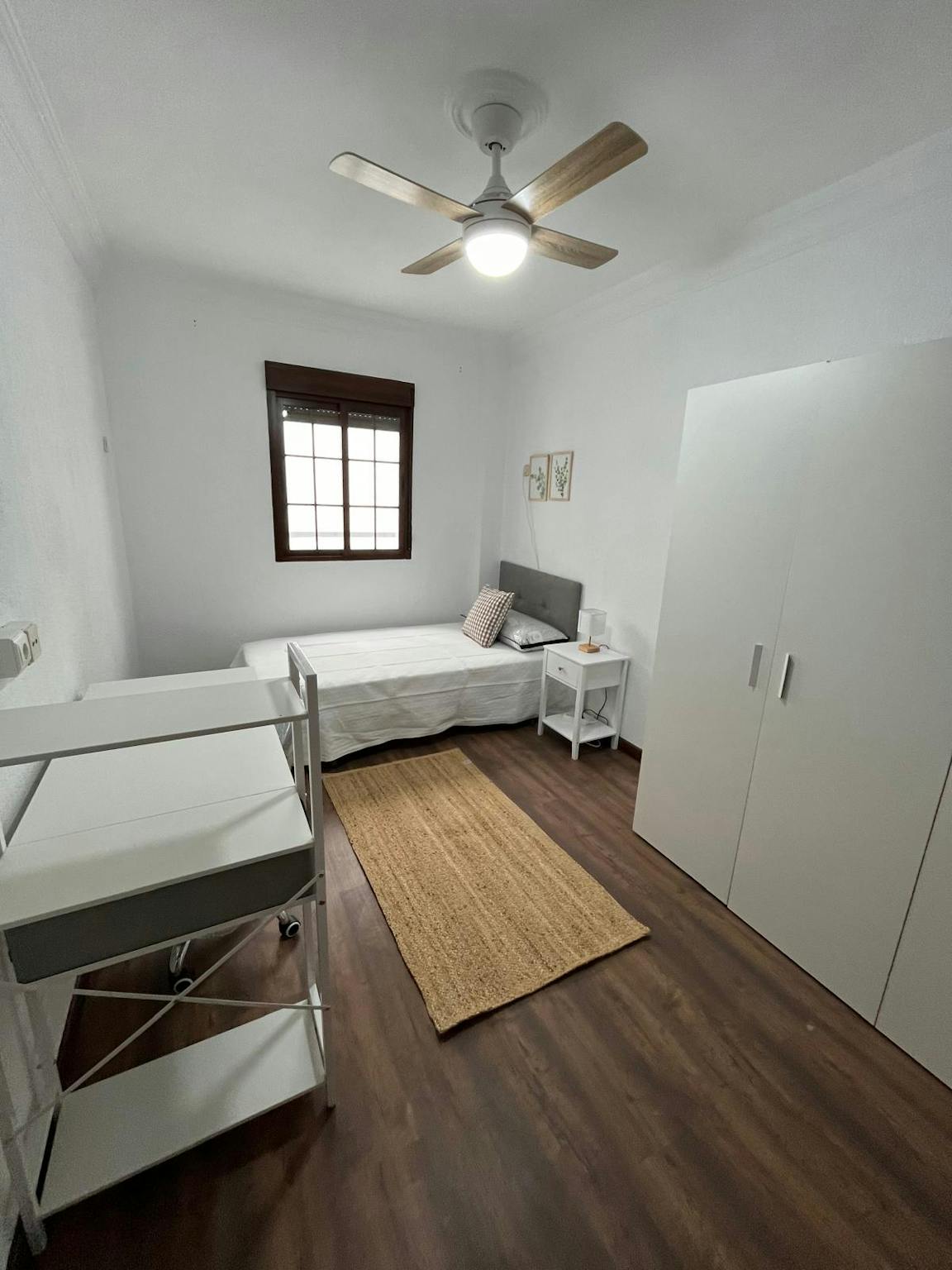 Private Room - Avenida José Fariña, Huelva - Gallery - 1