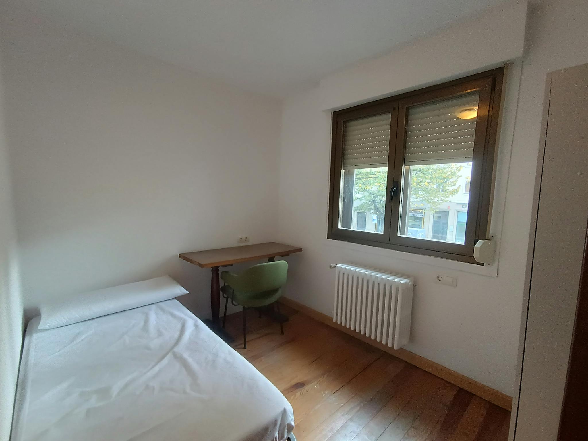  Private Room  -  Avenida de la Baja Navarra, Pamplona  - Gallery -  1