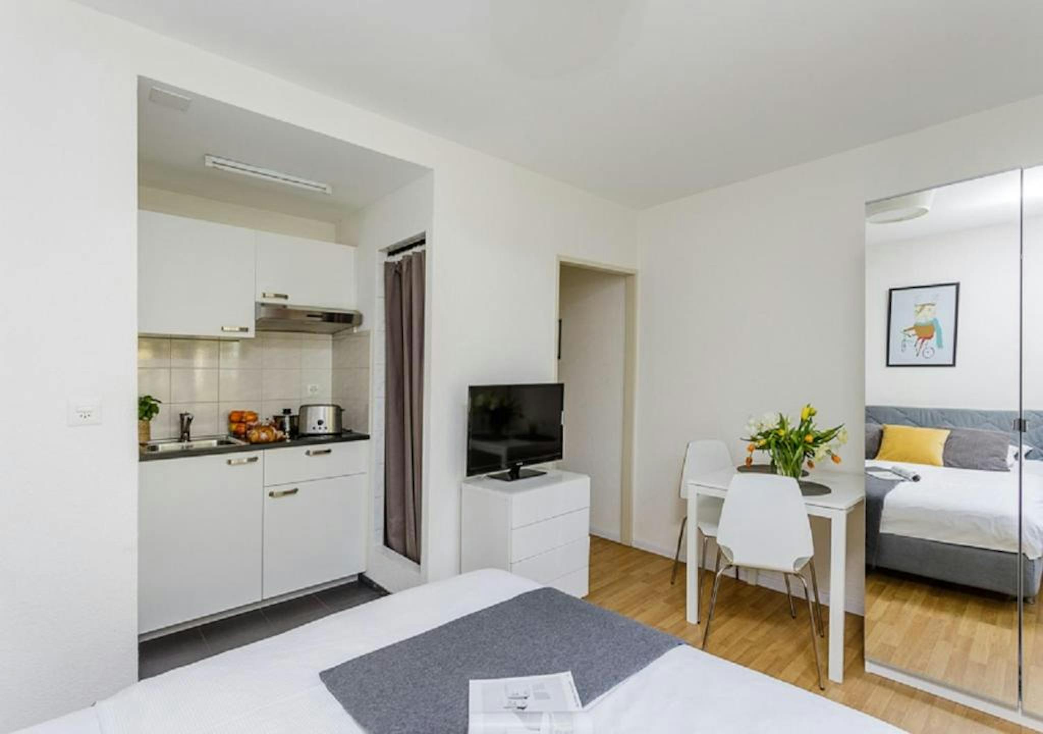 Entire Place - Delsbergerallee, Basel - Gallery - 1