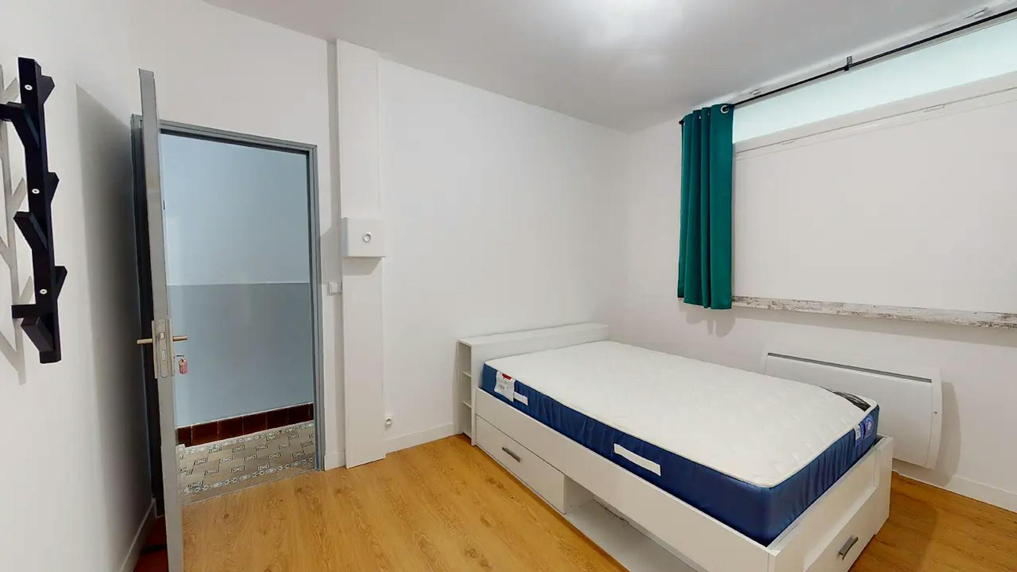 Private Room - Rue Notre Dame de Grâce, Loos - Gallery - 2