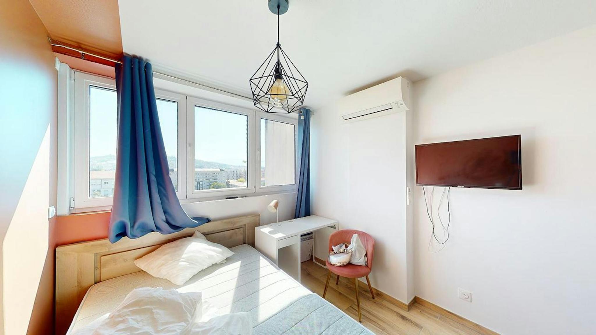 Private Room - Place de la Libération, Annemasse - Gallery - 2
