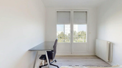 Square Mantegna, Tours