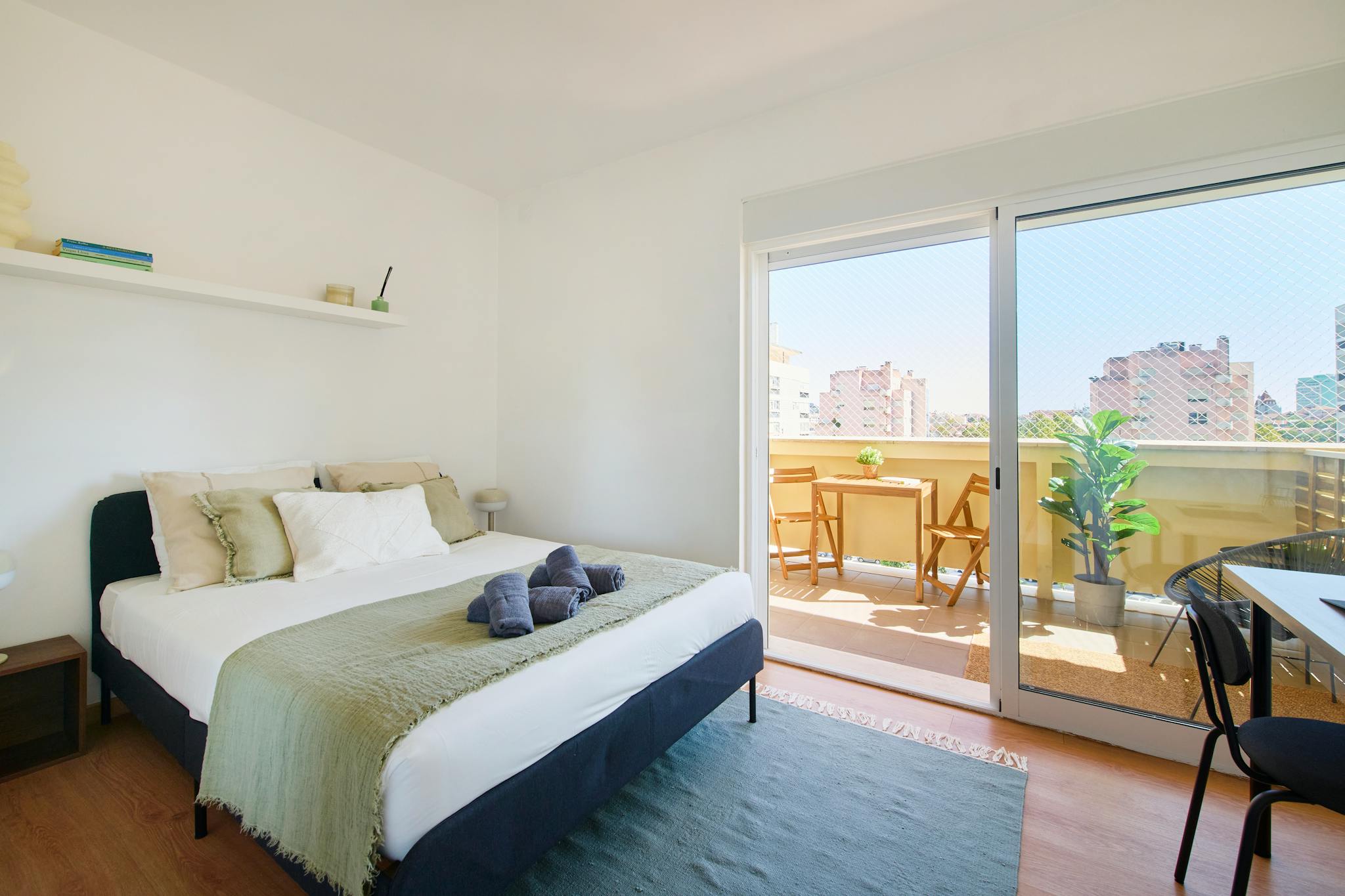  Private Room  -  Avenida dos Estados Unidos da América, Lisbon  - Gallery -  1