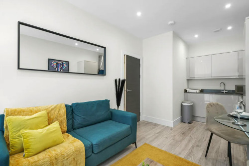 Farnham Road, Slough - Gallery - 9
