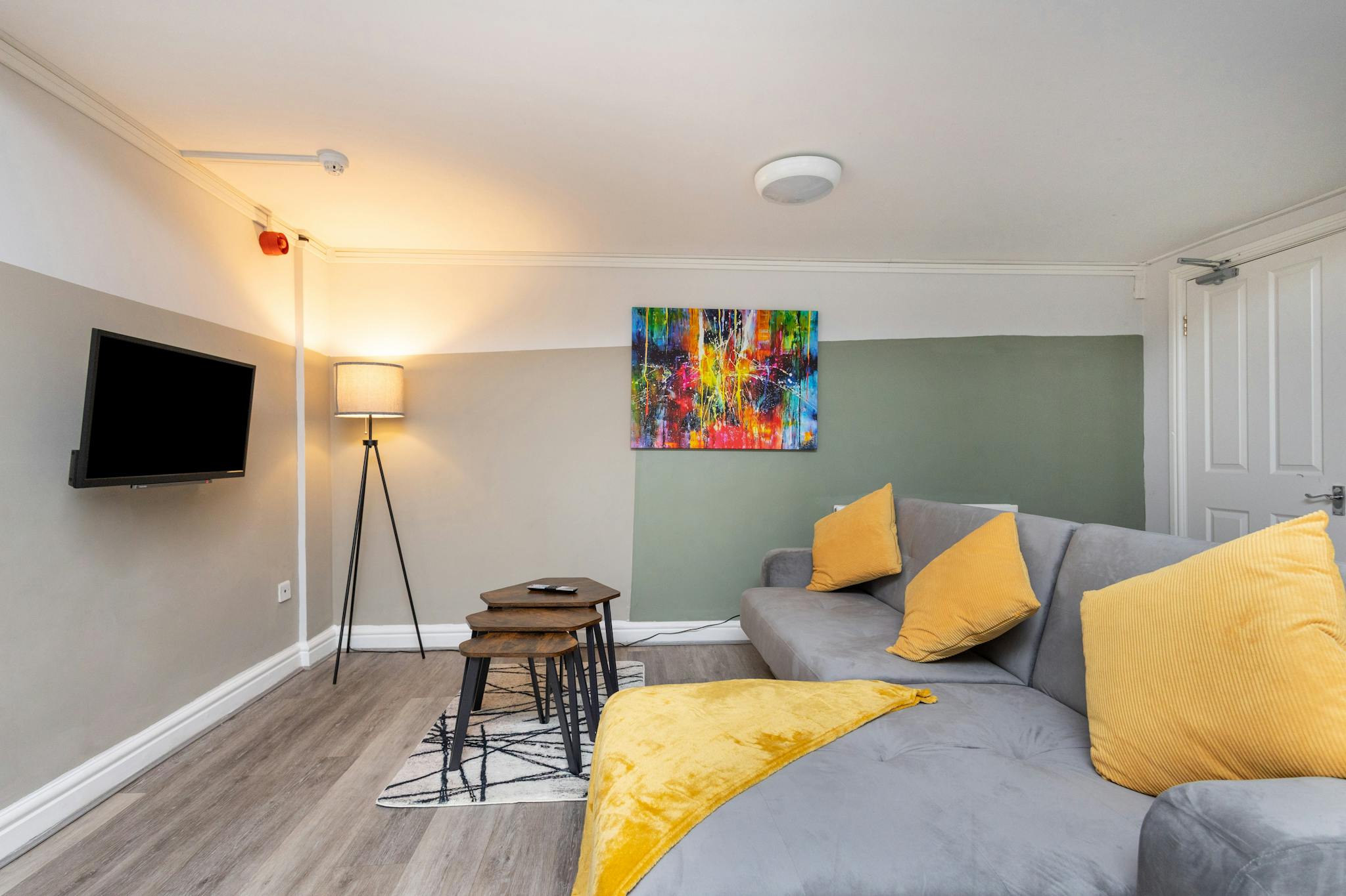  Entire Place  -  Manygates Park, Wakefield  - Gallery -  1