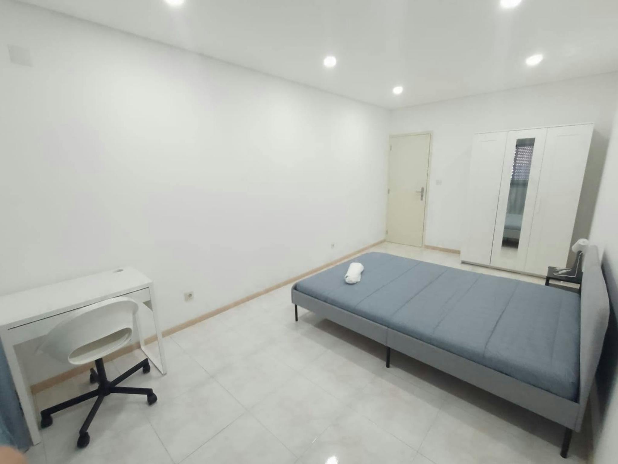 Private Room - Rua Prior Vasconcelos, Castelo Branco - Gallery - 1