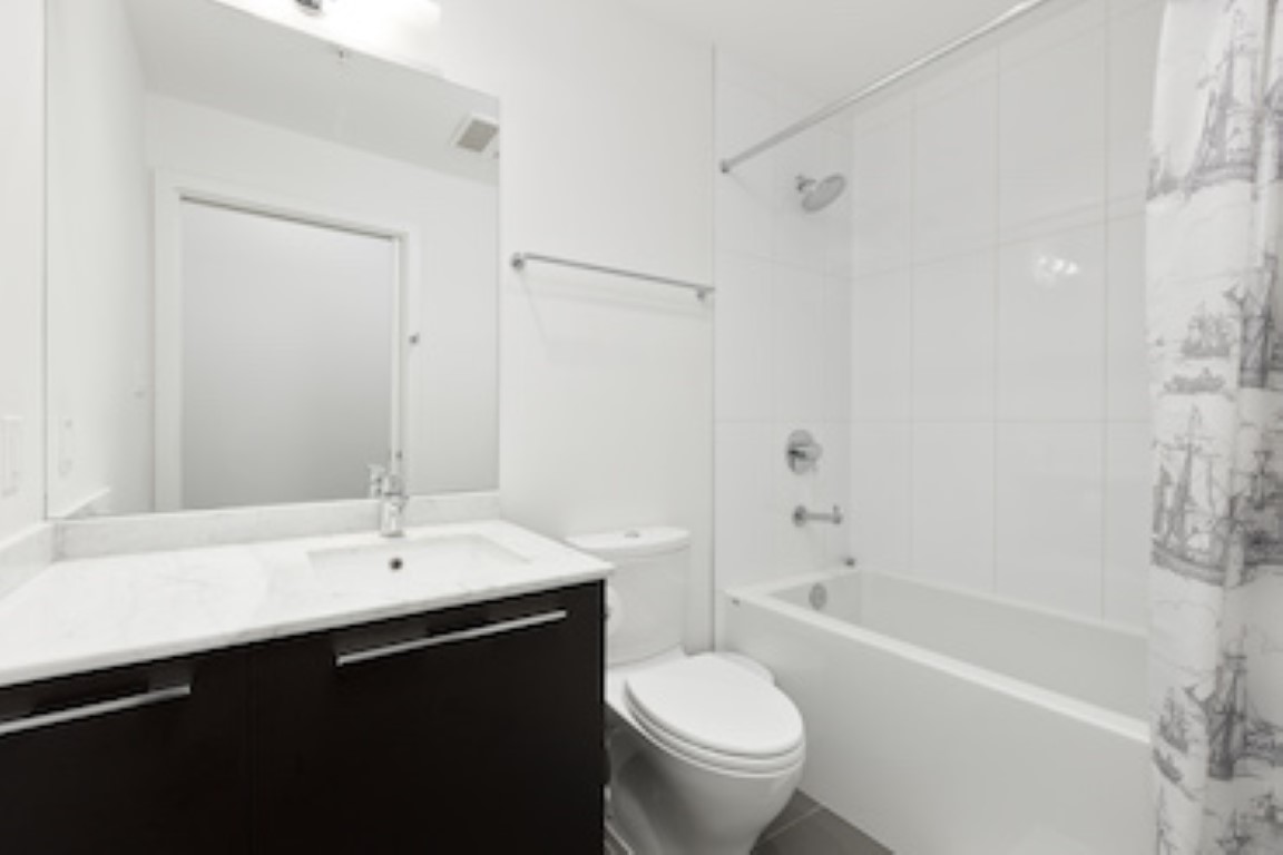  Two Bedroom Apartment  -  Marine Gateway  - Gallery -  7
