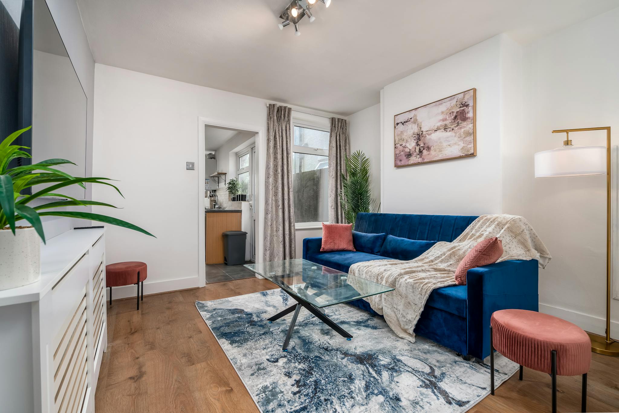  Entire Place  -  Salisbury Road, Watford  - Gallery -  1