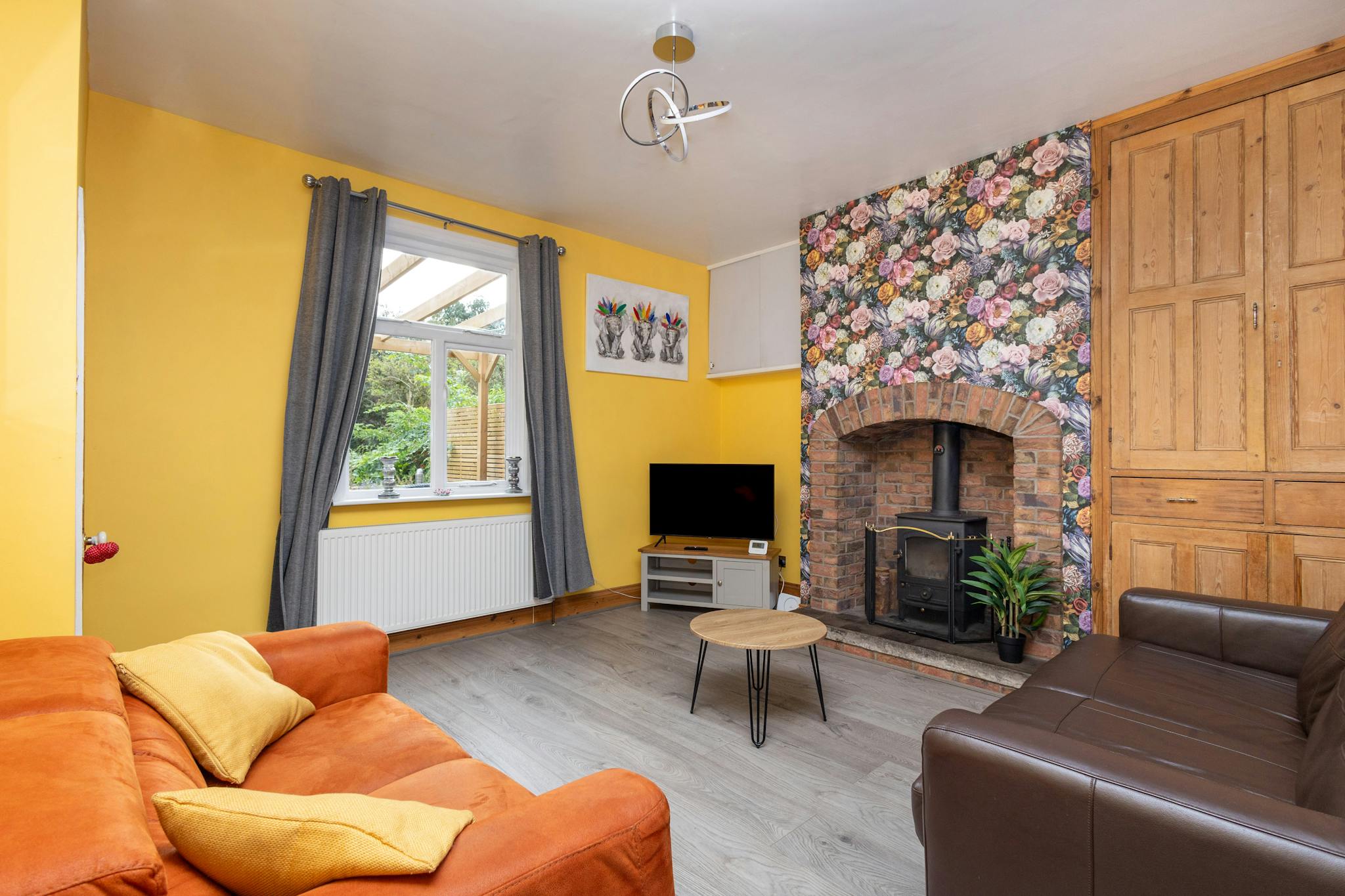  Entire Place  -  Calder Row, Wakefield  - Gallery -  1