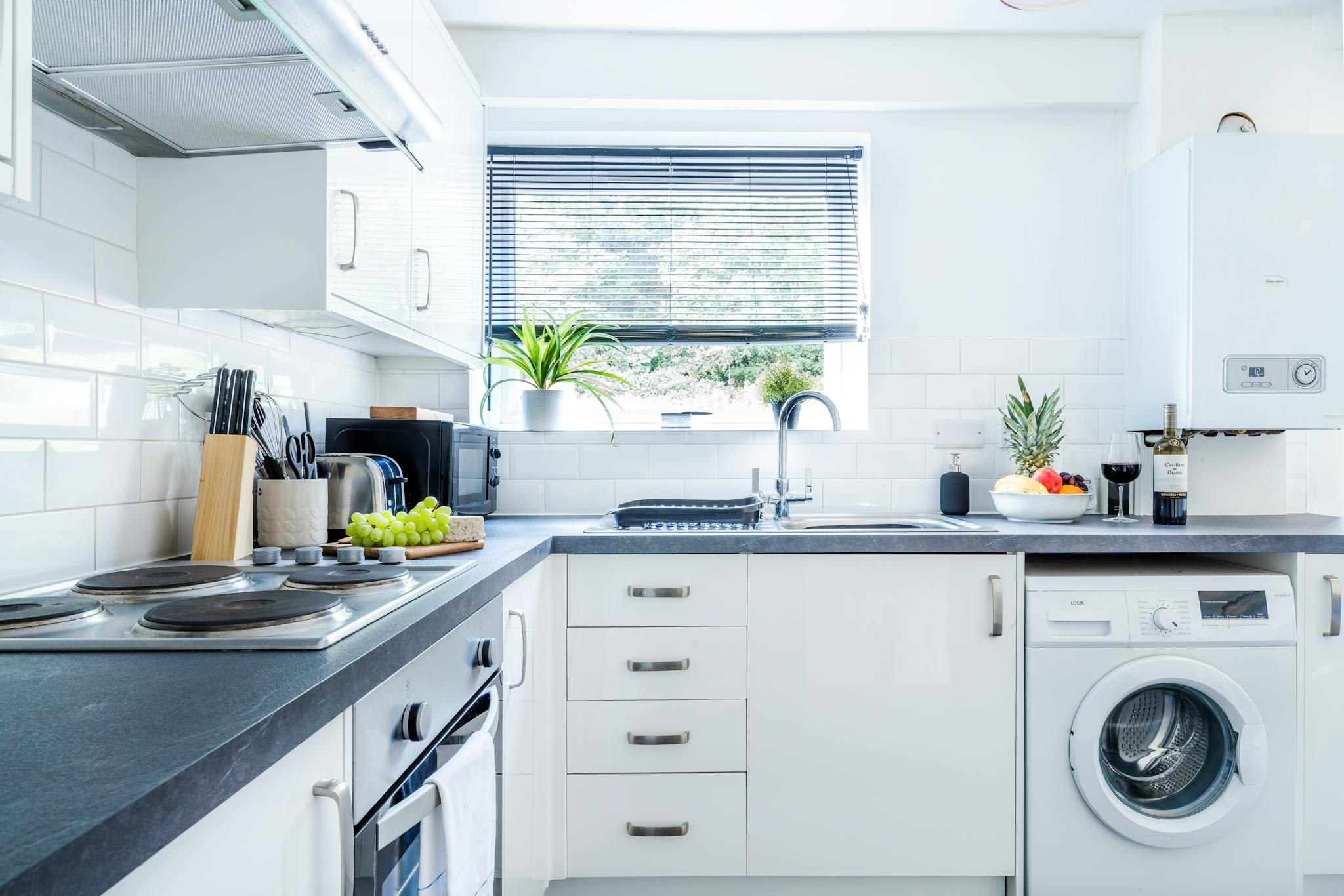  Entire Place  -  Frensham Drive, Milton Keynes  - Gallery -  1