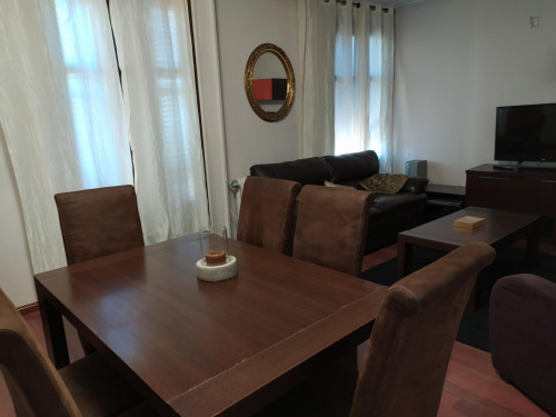 EIXAMPLE FURNISHED 4 BEDROOMS FLAT - Gallery - 3