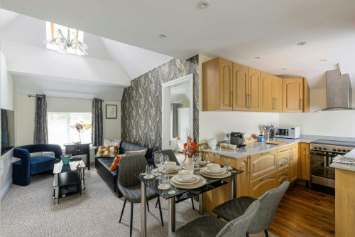 Foxburrows Avenue, Guildford - Gallery - 6