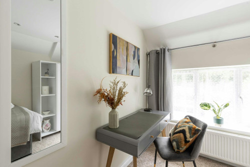Foxburrows Avenue, Guildford - Gallery - 9