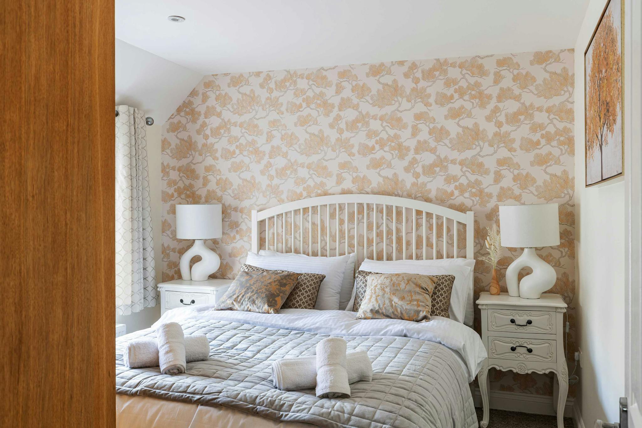  Entire Place  -  Foxburrows Avenue, Guildford  - Gallery -  1