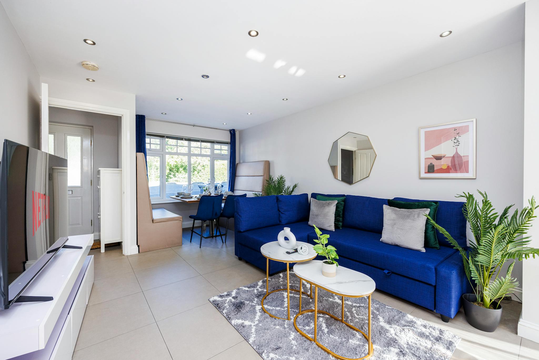 Entire Place - Old School Road, Uxbridge - Gallery - 1