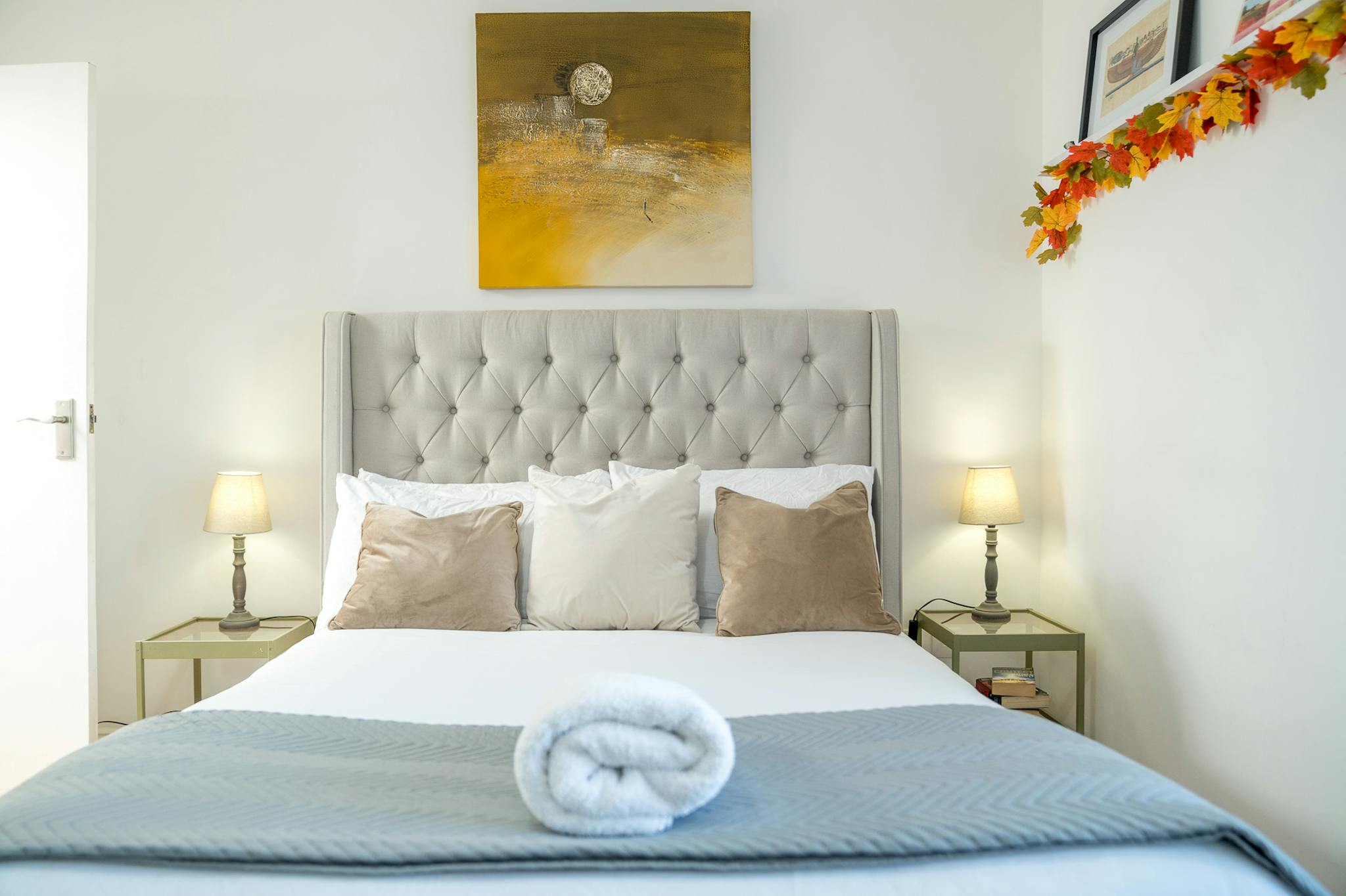  Entire Place  -  Hale Lane, Edgware  - Gallery -  1