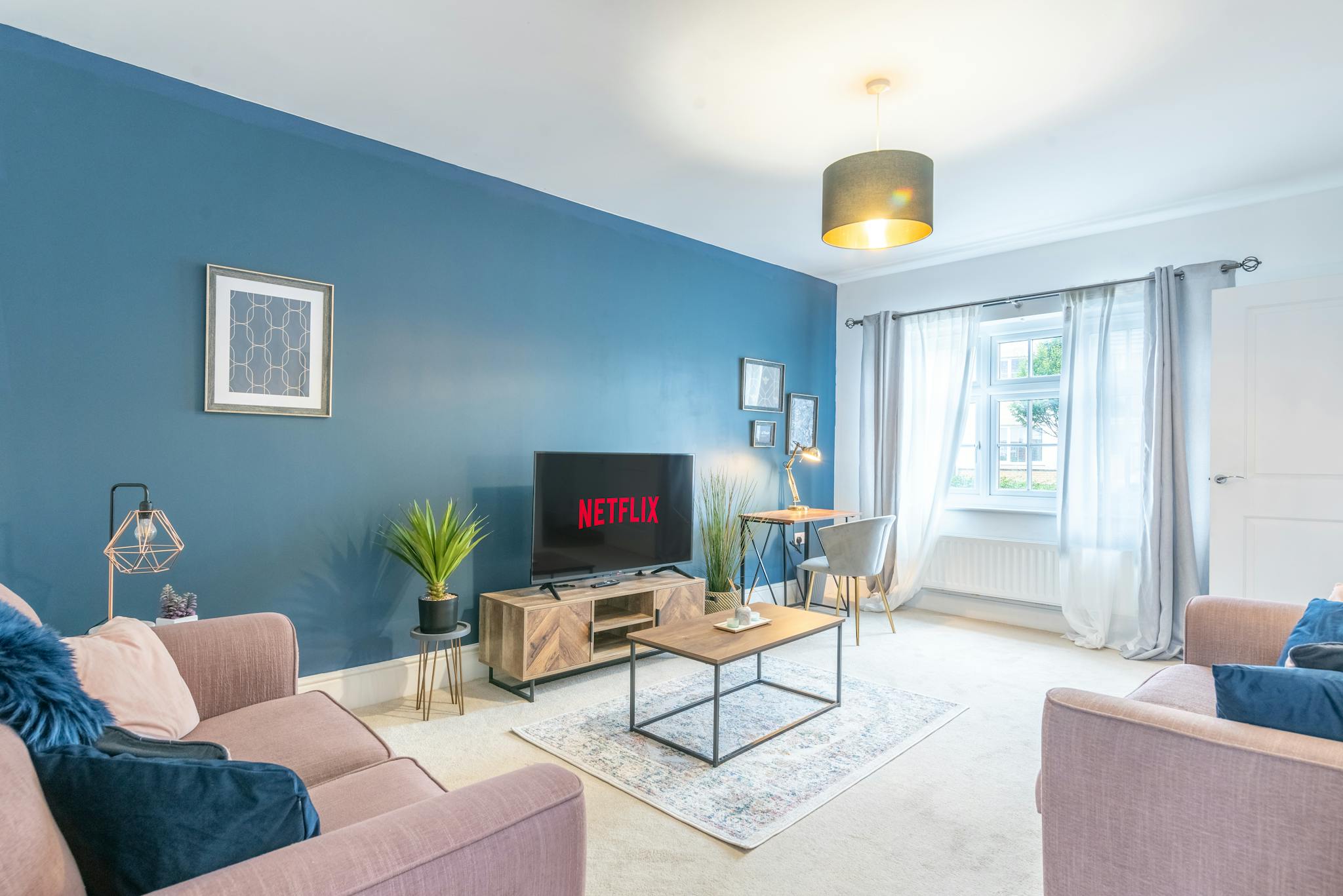 Entire Place - Monmouth Castle Drive, Newport - Gallery - 1