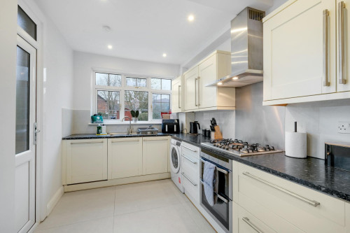 Rosslyn Crescent, Wembley - Gallery - 9