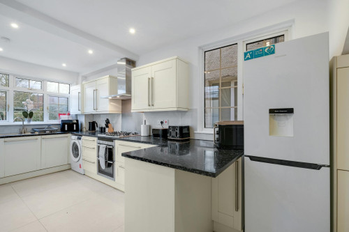 Rosslyn Crescent, Wembley - Gallery - 7
