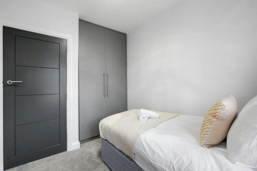 Rosslyn Crescent, Wembley - Gallery - 6