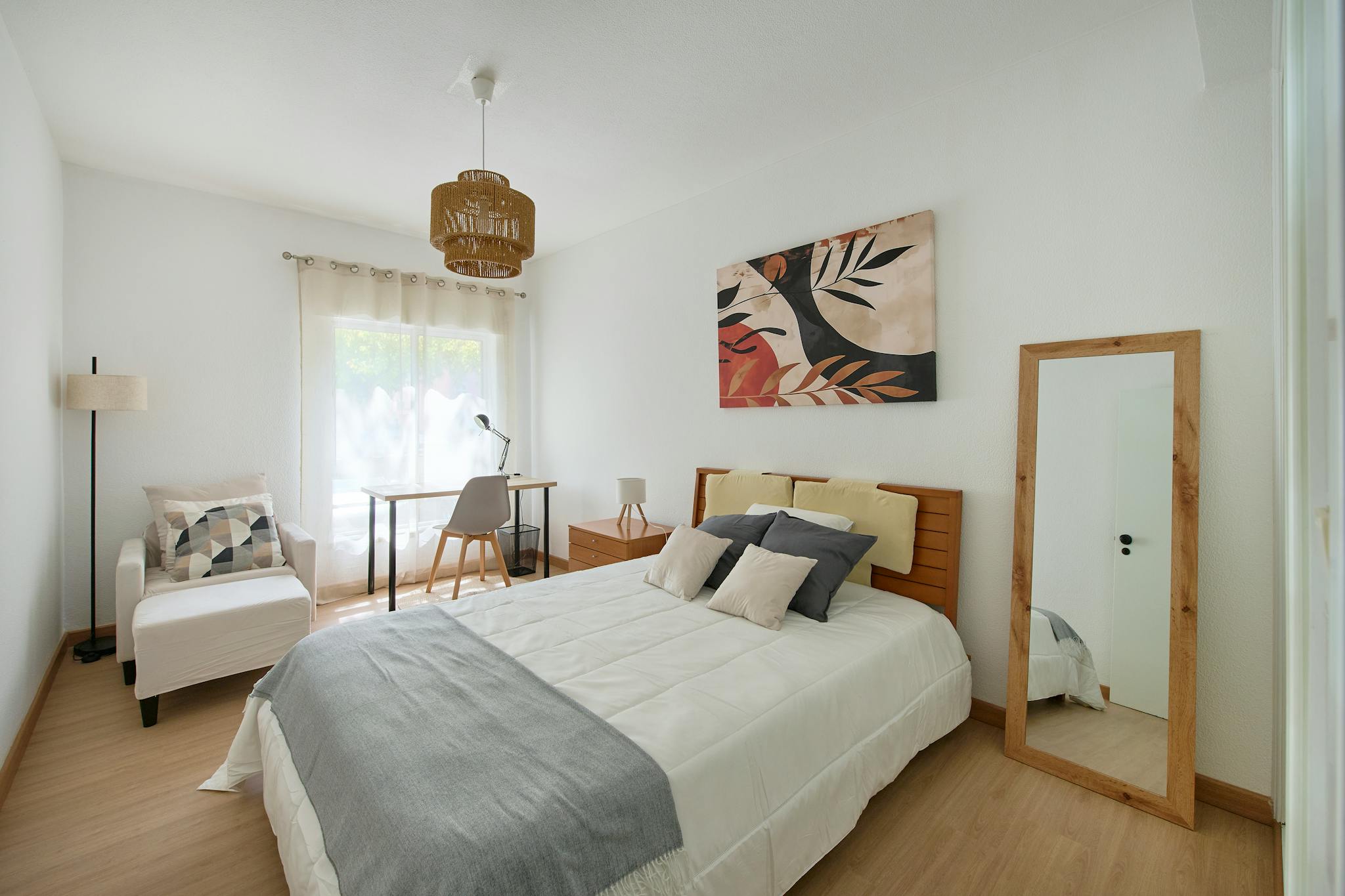  Private Room  -  Rua Professor Prado Coelho, Lisbon  - Gallery -  1