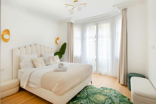 Rue Quentin Bauchart, Paris