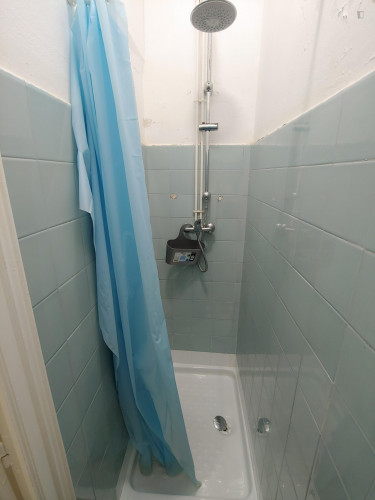 Double bedroom in 14-bedroom apartment