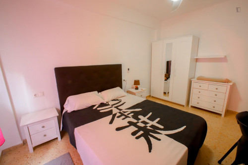 Alluring double ensuite bedroom in a 4-bedroom apartment near València-Cabanyal train station - Gallery - 12