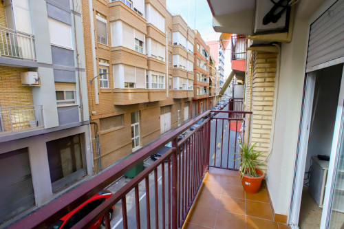 Alluring double ensuite bedroom in a 4-bedroom apartment near València-Cabanyal train station