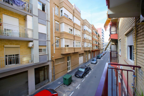 Alluring double ensuite bedroom in a 4-bedroom apartment near València-Cabanyal train station  - Gallery -  5