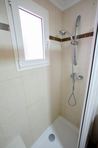 Cozy single bedroom in a 4-bedroom apartment near València-Cabanyal train station  - Gallery -  5