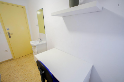 Cozy single bedroom in a 4-bedroom apartment near València-Cabanyal train station - Gallery - 24