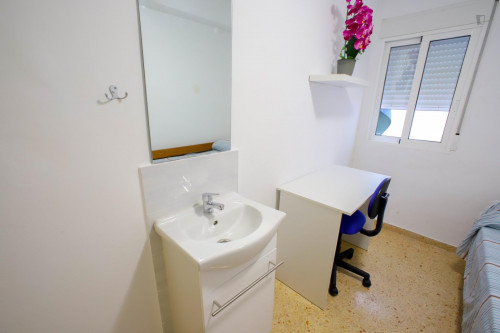 Cozy single bedroom in a 4-bedroom apartment near València-Cabanyal train station - Gallery - 22