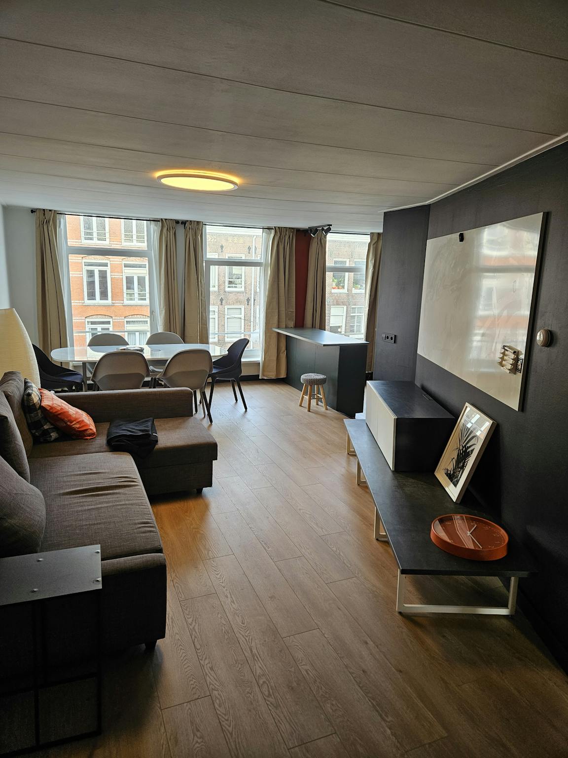  Entire Place  -  Albert Cuypstraat, Amsterdam  - Gallery -  1