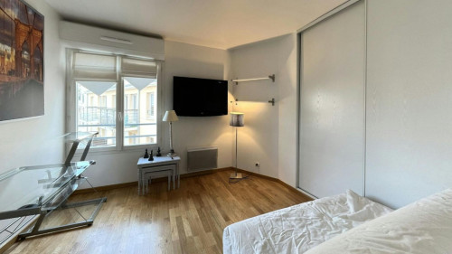 Rue Florent Dancourt, Suresnes
