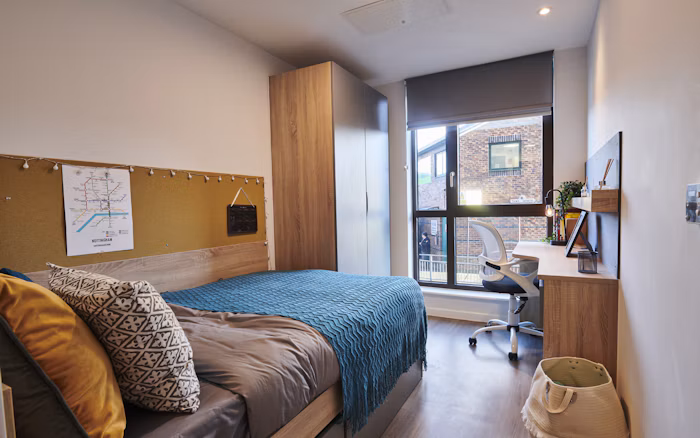 En-suite bronze