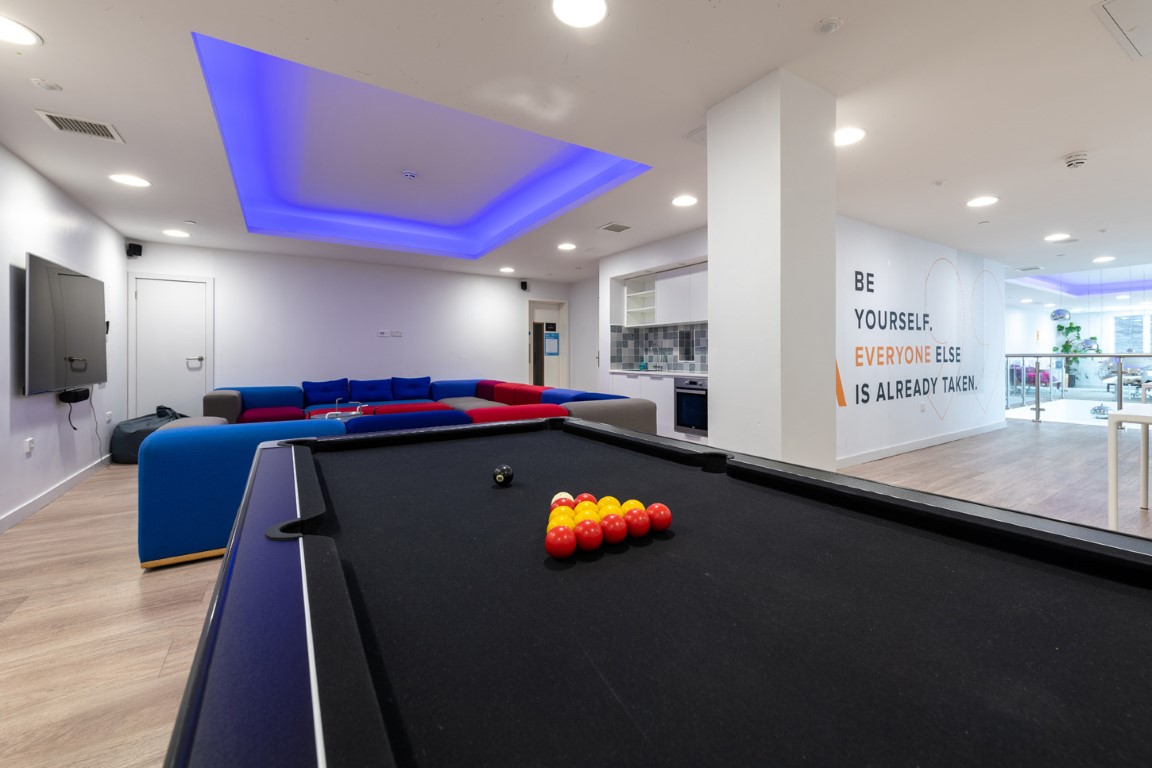 Collegiate Middle Street