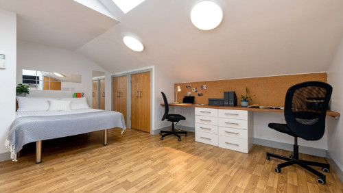 Collegiate St James Street  - Gallery -  2