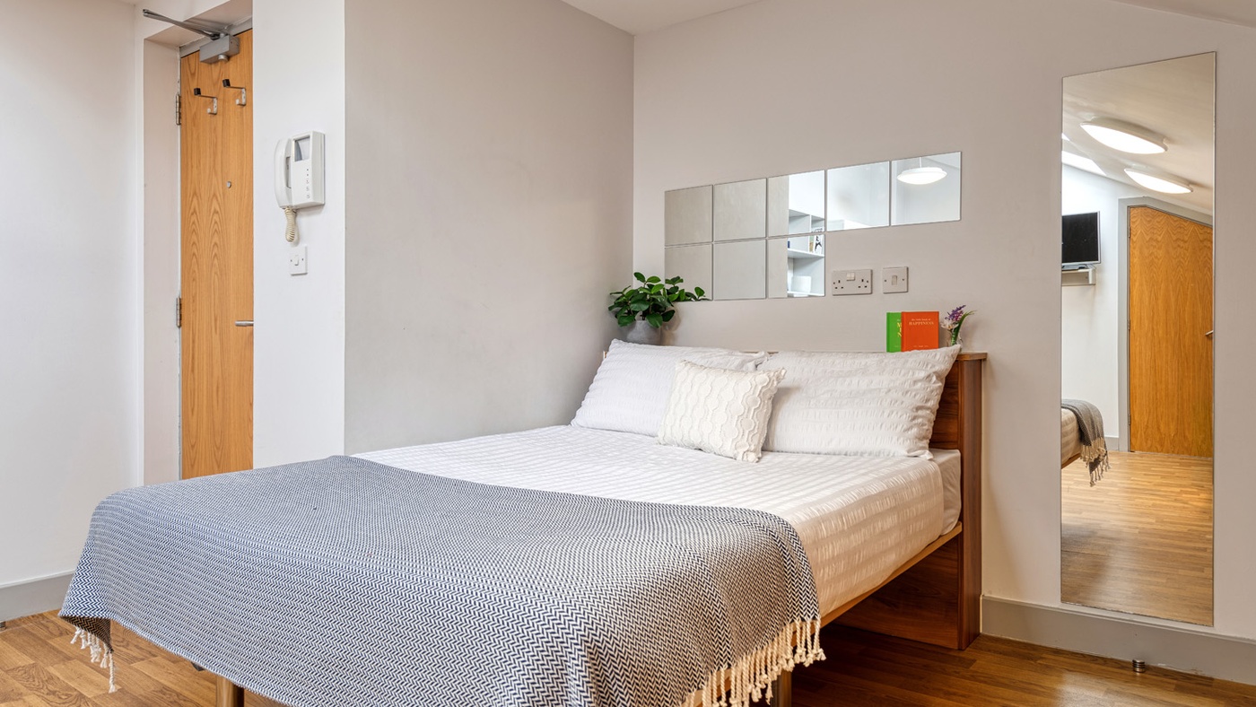  Luxury Plus Studio  -  Collegiate St James Street  - Gallery -  1