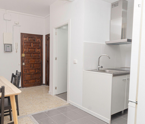 Charming double ensuite bedroom in a 4-bedroom apartment near Paral·lel metro station - Gallery - 11