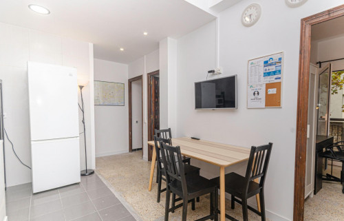 Charming double ensuite bedroom in a 4-bedroom apartment near Paral·lel metro station - Gallery - 7