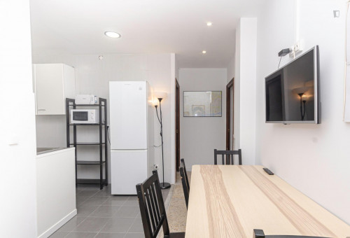 Charming double ensuite bedroom in a 4-bedroom apartment near Paral·lel metro station - Gallery - 10