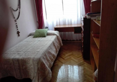 Cool single bedroom in Los Cármenes neighborhood