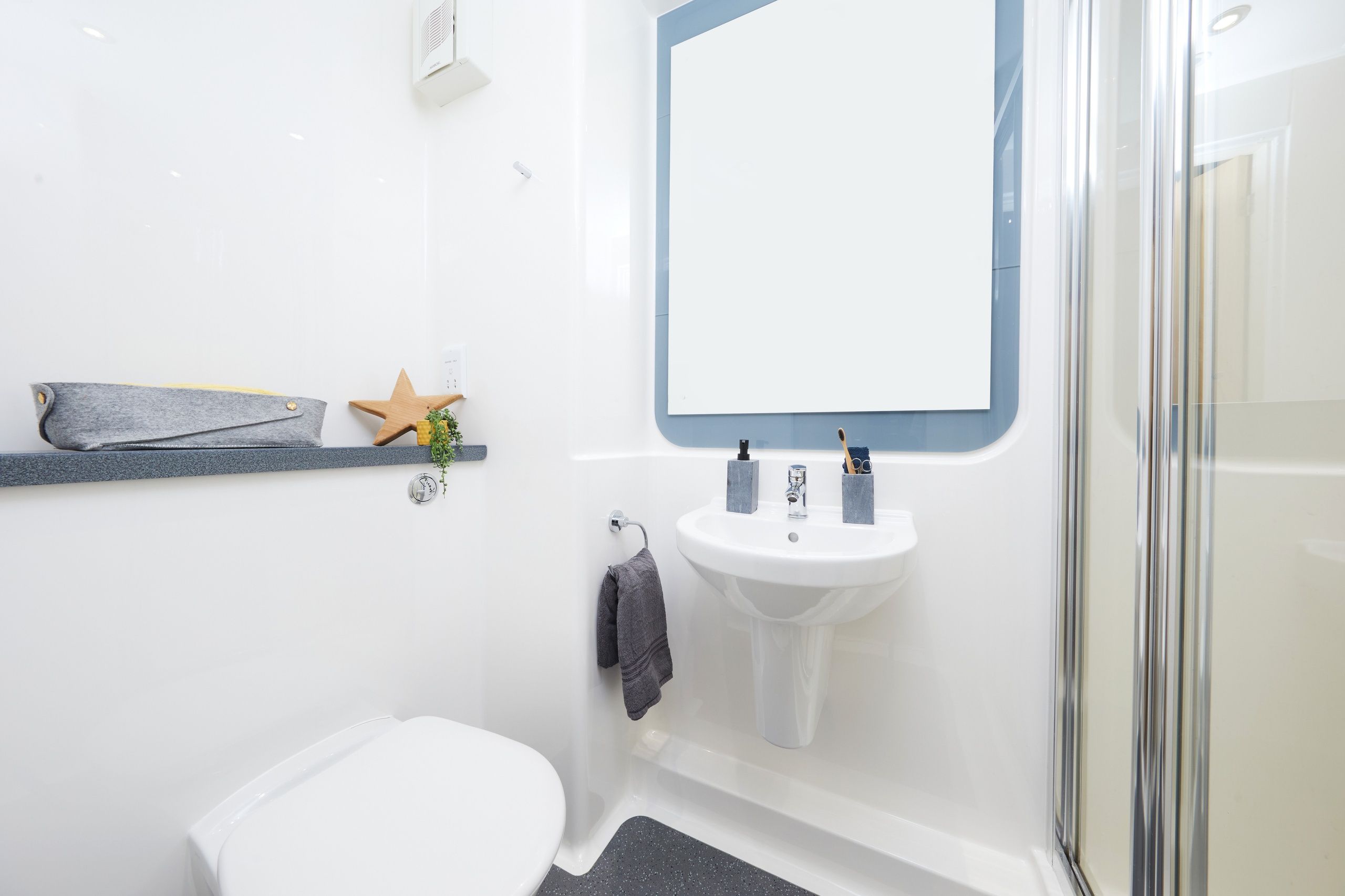  Gold Ensuite  -  Collegiate Bagot Street  - Gallery -  4