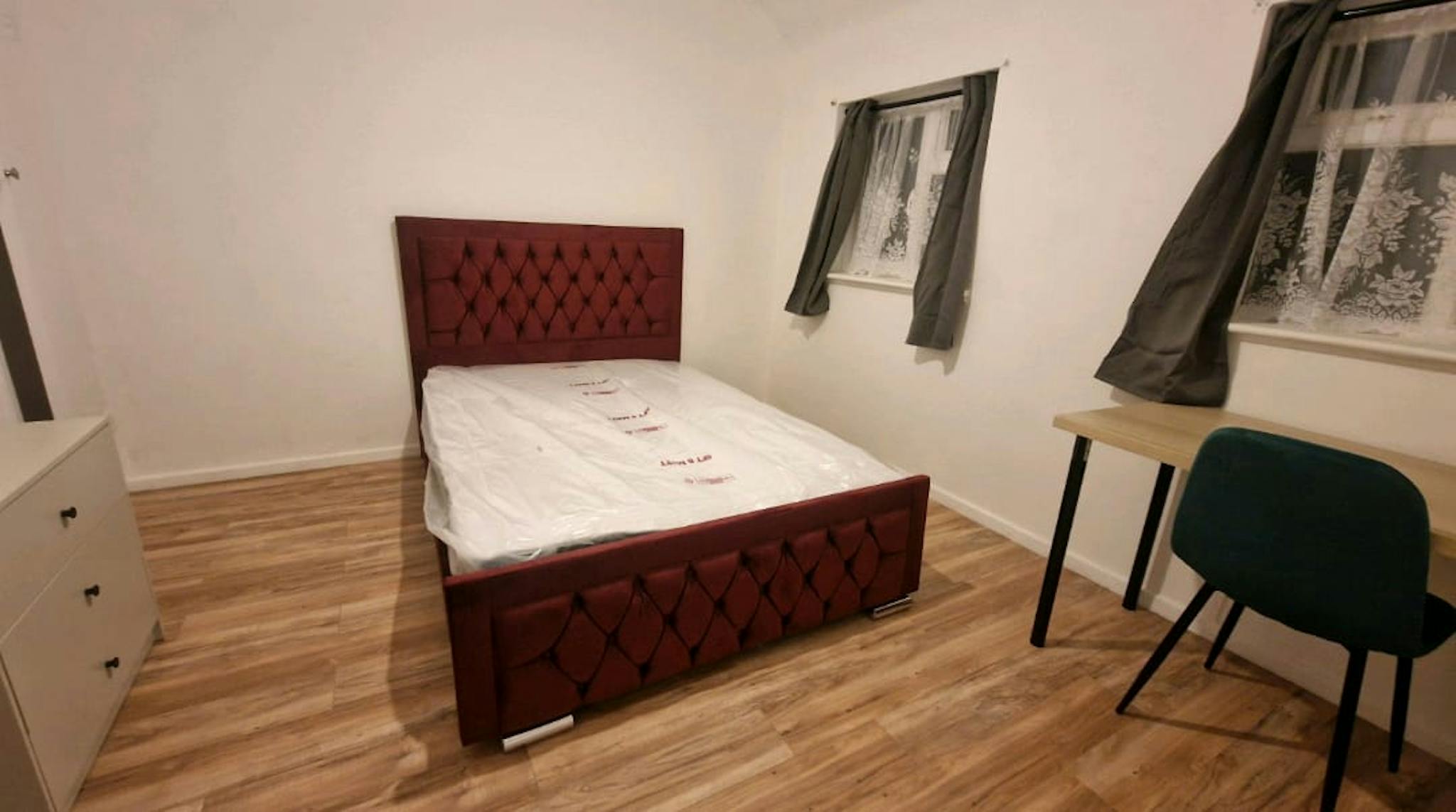Private Room - Violet Avenue, Uxbridge - Gallery - 1