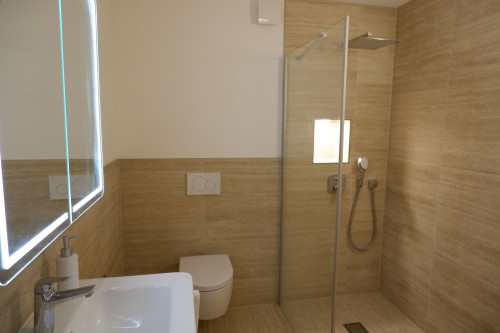 Modern 2-Room Apartment - Terrace & Parking