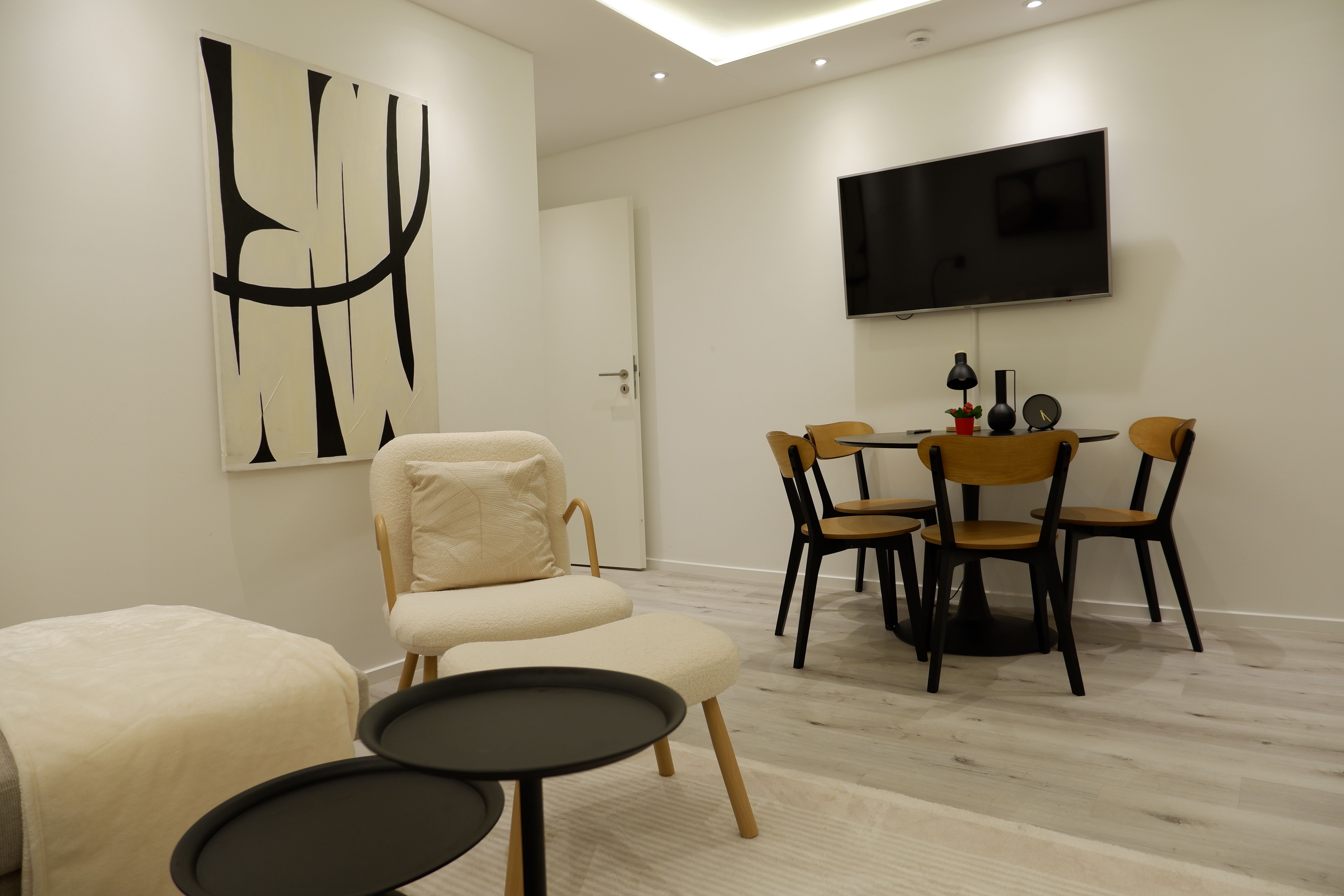 Modern 2-Room Apartment - Terrace & Parking - 4