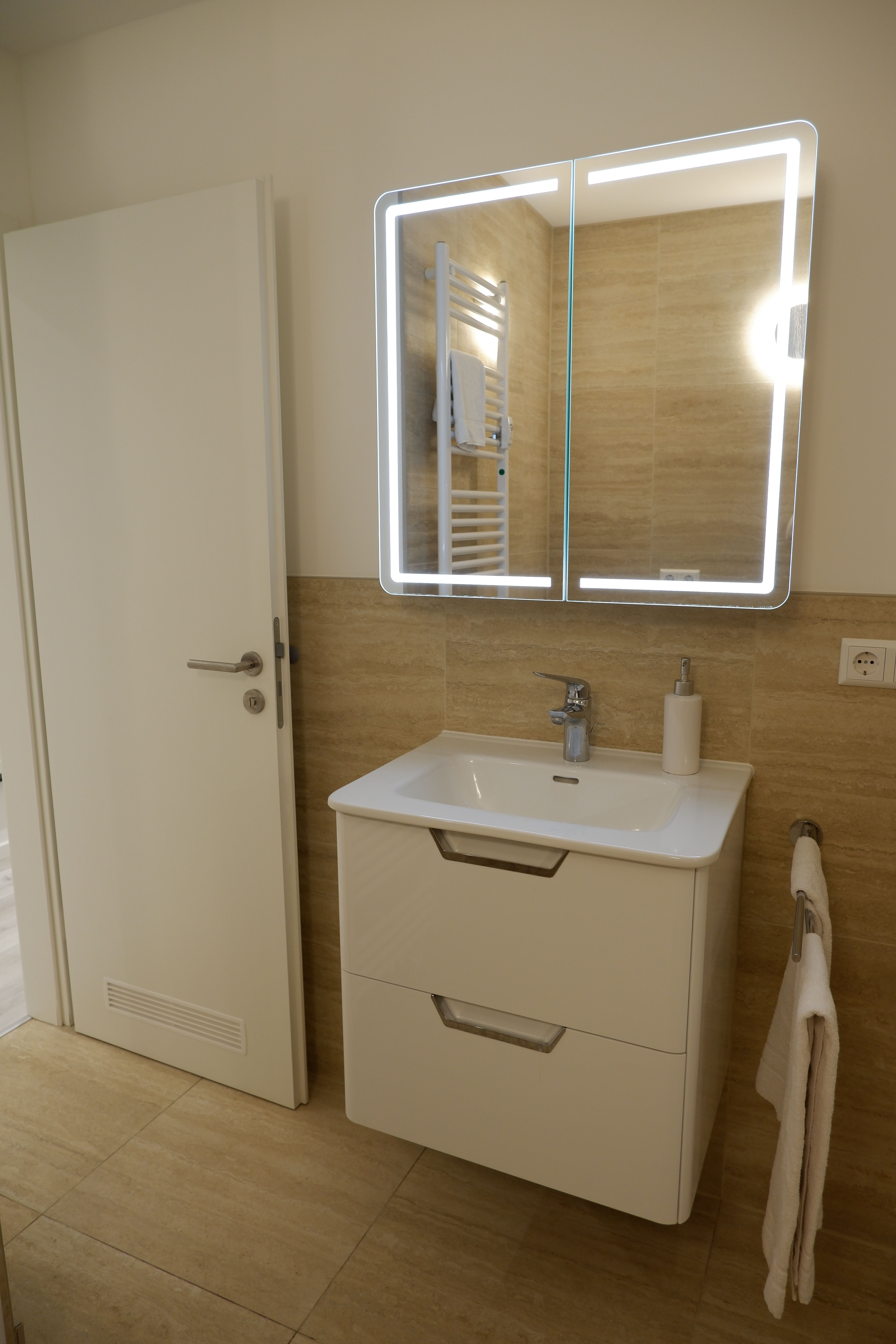 Modern 2-Room Apartment - Terrace & Parking - 12