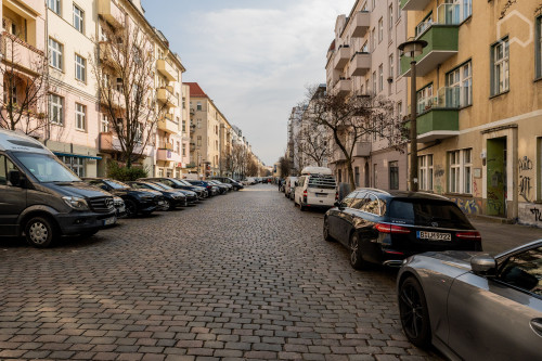 Charming, awesome home with nice neighbours