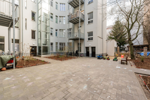 Charming, awesome home with nice neighbours